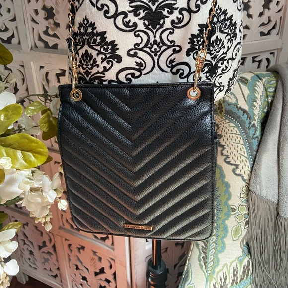 Chevron Quilted Crossbody - Picture 2 of 4